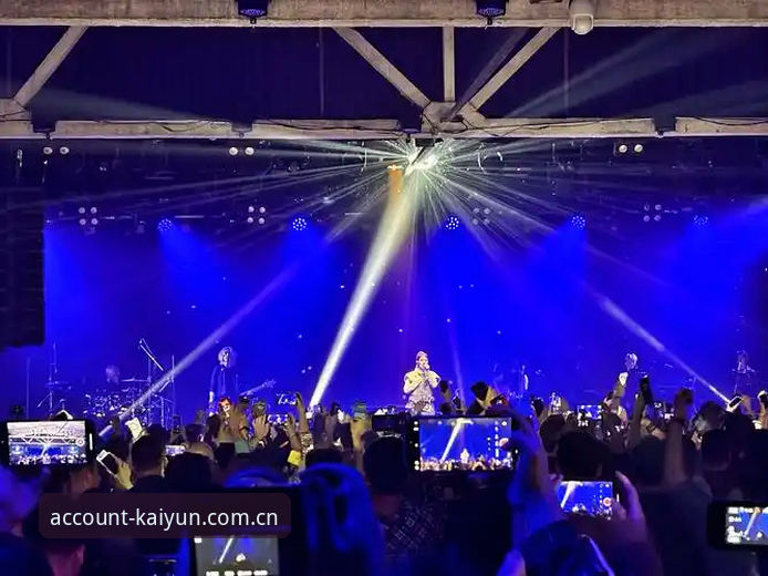 开云ios版教程 深夜狂欢到凌晨4点45分,格拉利什和皮克福德在脱衣俱乐部做了什么?这背后隐藏着怎样的球员生活新常态?